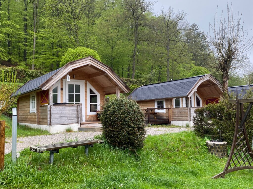 Camping im Harz auch ohne Zelt: Die Wiesenbeker Blockhütten