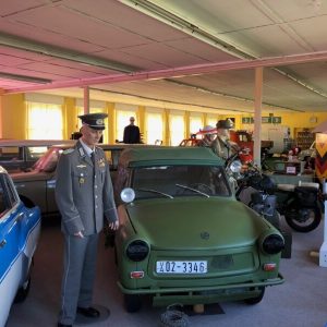 Blick in einen der 5 Ausstellungsräume des Fahrzeugmuseums Benneckenstein
